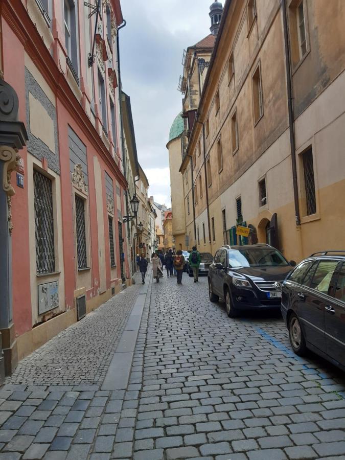 Soukromy Pokoj V Srdci Prahy Appartement Praag Buitenkant foto